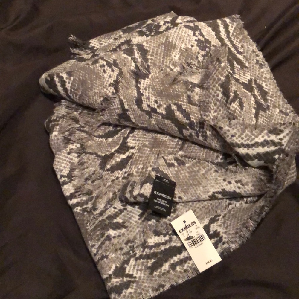 Express scarf
